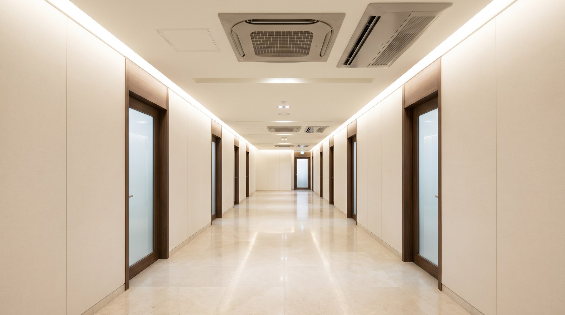 AEROCLAD Smoke Duct · Hospital and Hotel Application · Clean modern Korean medical or premium hotel corridor representing public-facility safety context