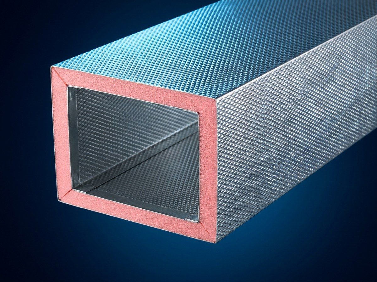 AEROCLAD Phenolic 복합덕트 단면 · 60µm 엠보싱 알루미늄 외피 + 핑크 페놀릭 폼 코어